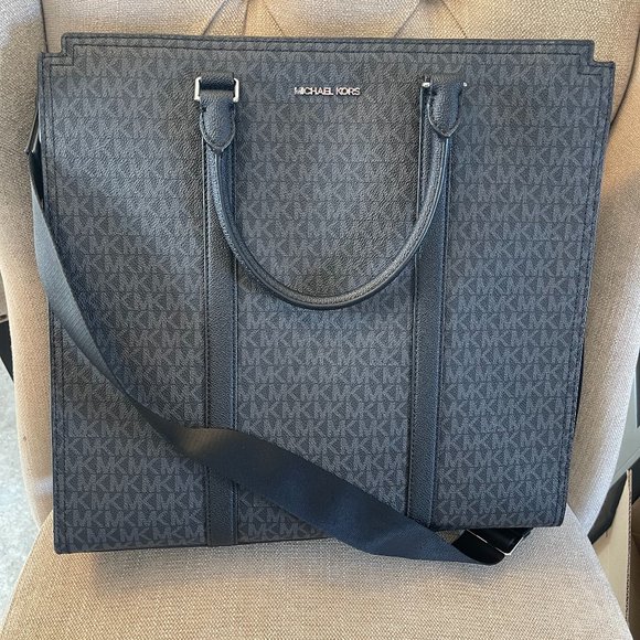 Selling black tote/laptop travel bag by Michael Kors - Picture 1 of 3